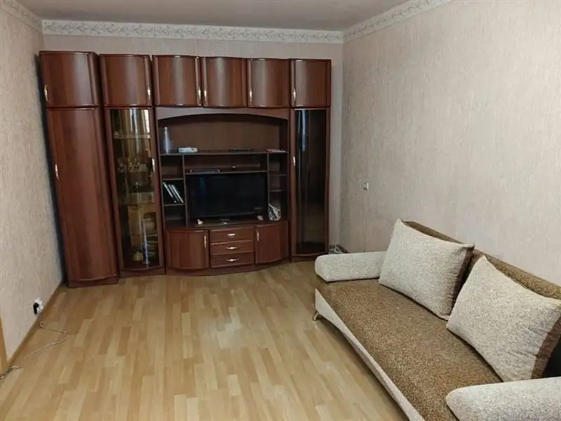 Сдается двухкомнатная квартира с ремонтом - Аренда квартир (Недвижимость) в Уфа