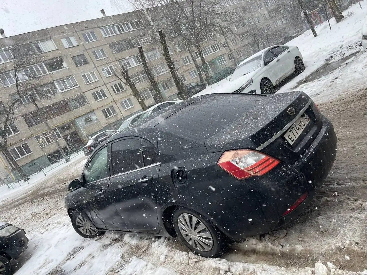 Продажа автомобиля Джелли Эмгрант 2013 года - Авто в Алатырь