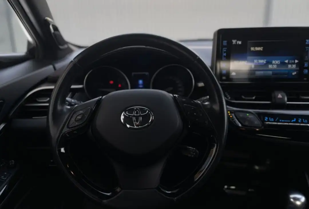 Toyota C-HR 2017 б/у - Легковые автомобили (Авто) в Нижний Новгород