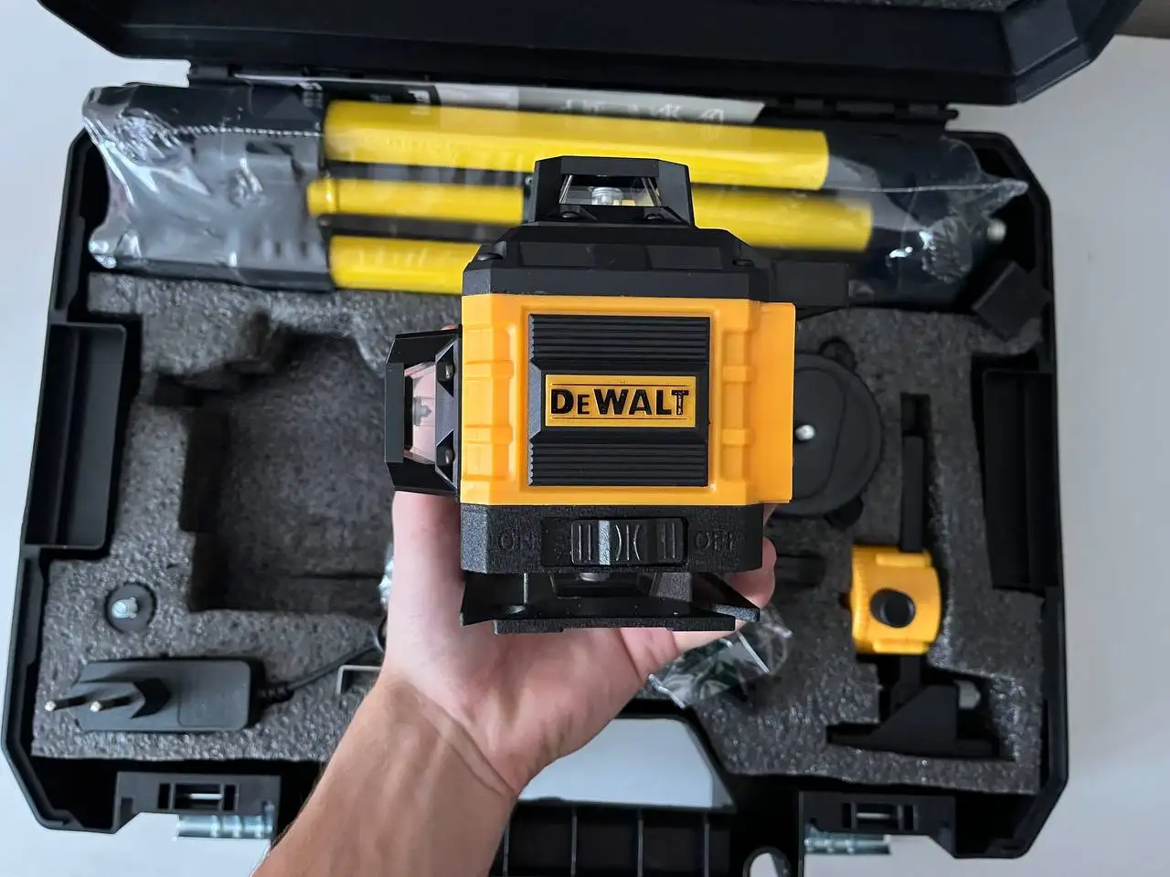 Продажа шуруповерта Bosh и лазерного уровня DeWALT - Инструменты (Барахолка) в Нижний Новгород
