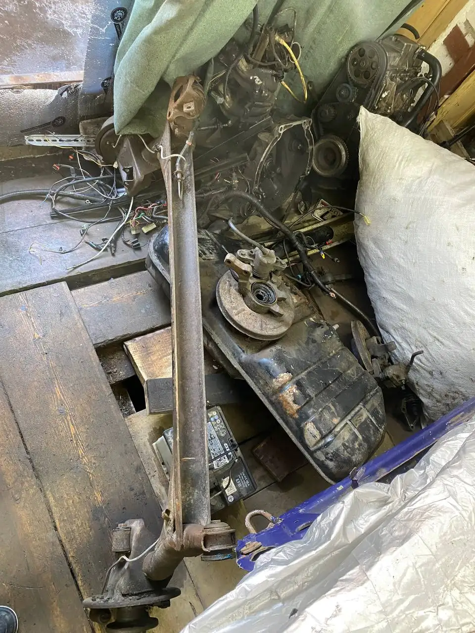 Запчасти для авто: двигатель, КПП, стартер, балка, кулаки, бак, стекло - Автозапчасти (Запчасти) в Нижний Новгород