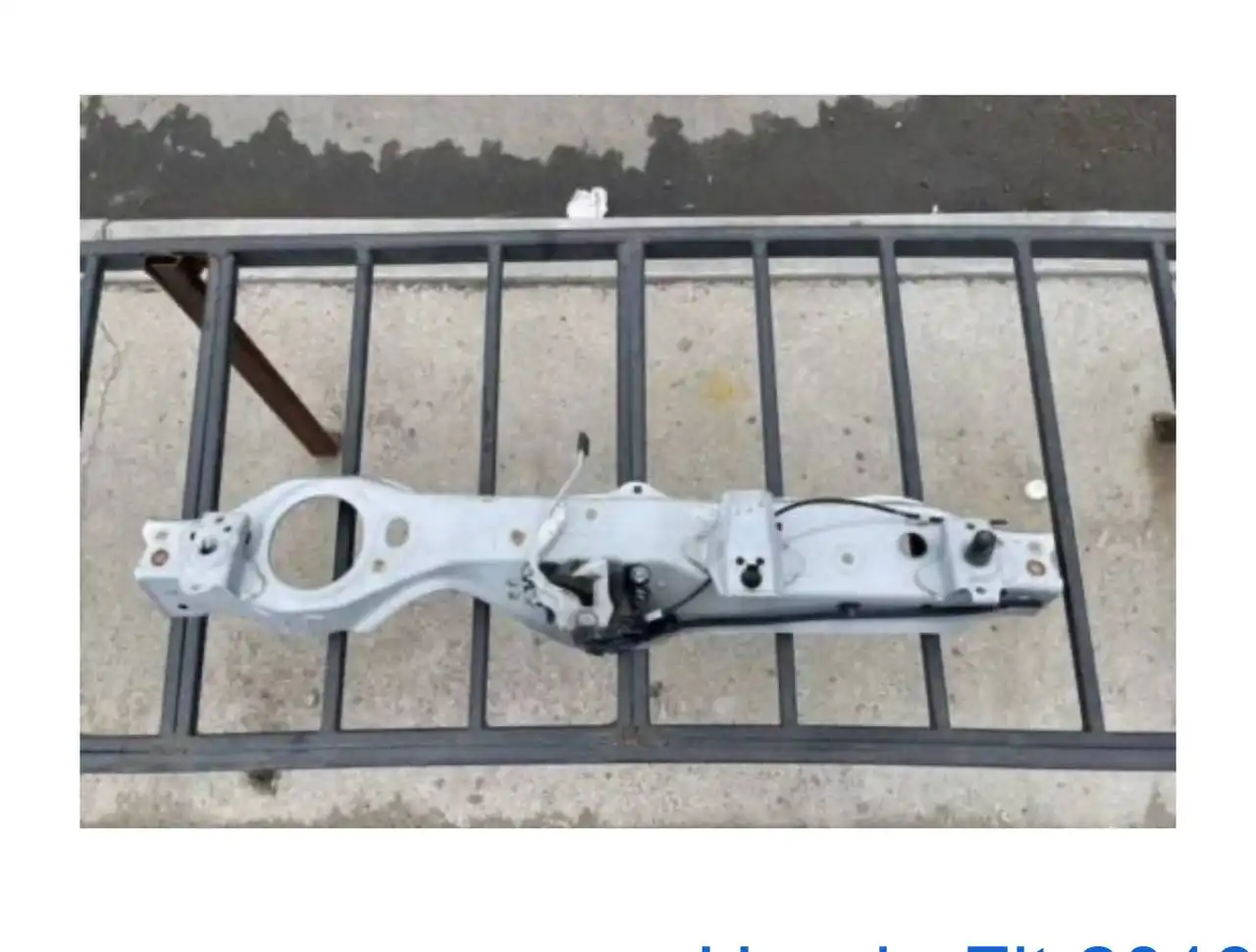 Рамка радиатора верхняя Honda Fit 2018