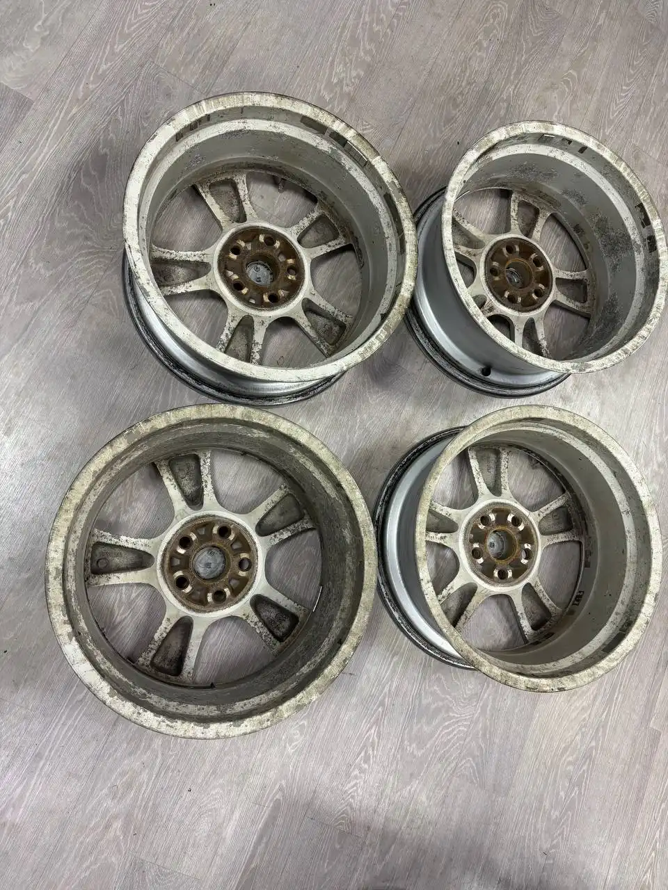 Продам оригинальные диски R18