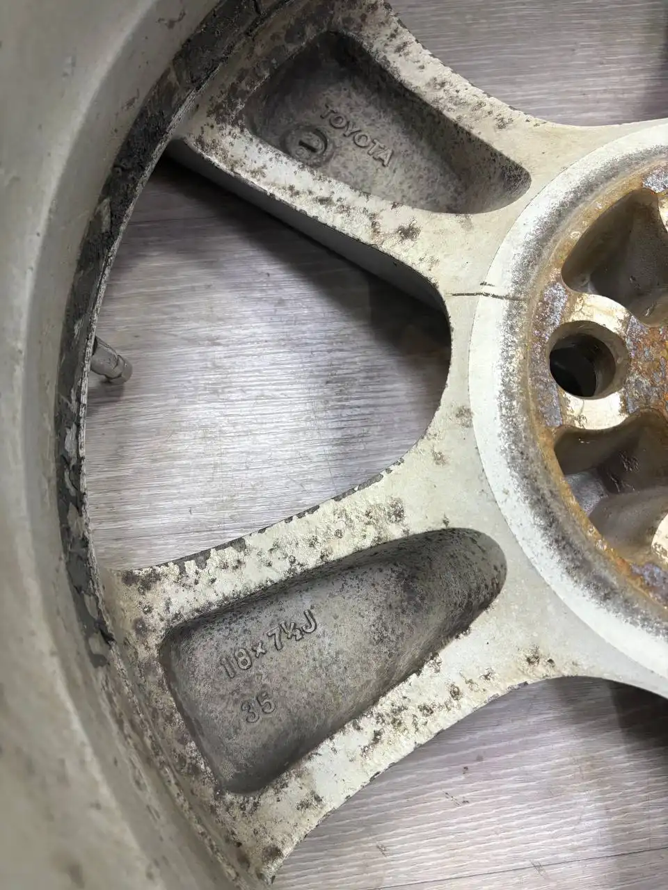 Продам оригинальные диски R18