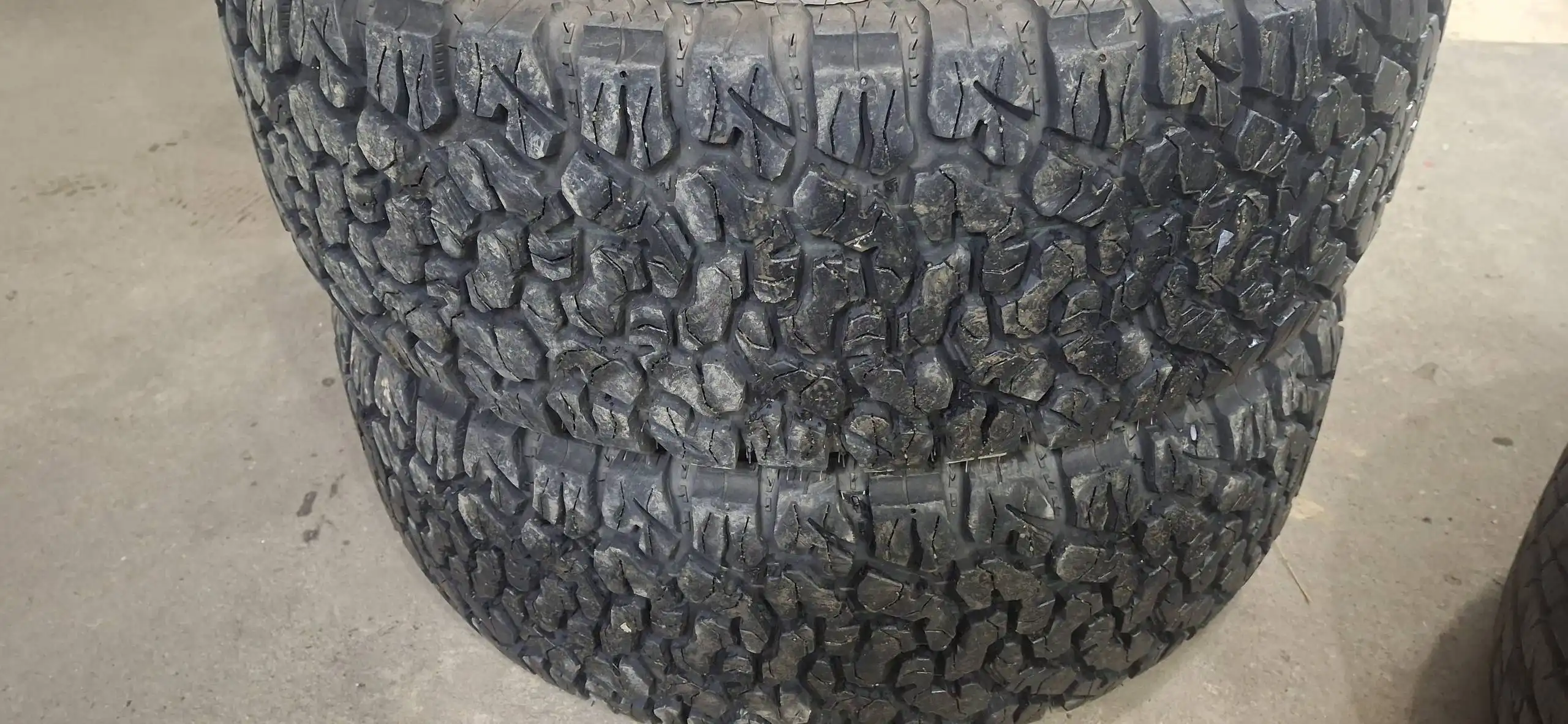 Продам резину 4 шт