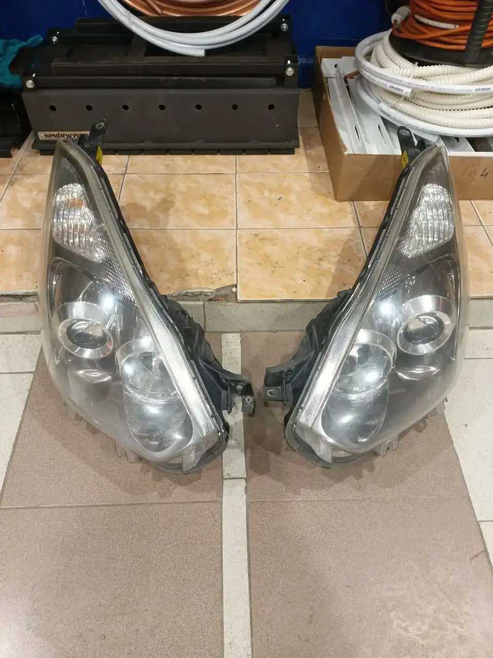 Продам фары Тойота Виш 10 кузов 2007 рестайлинг