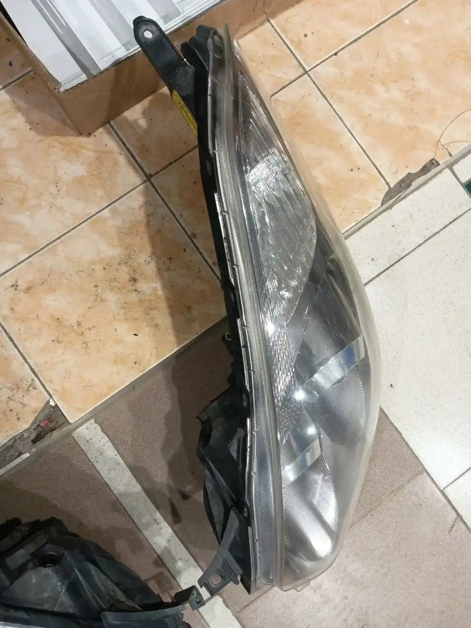 Продам фары Тойота Виш 10 кузов 2007 рестайлинг