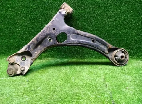 Продам рычаг Toyota Corolla E120 оригинал - Запчасти в Хабаровск