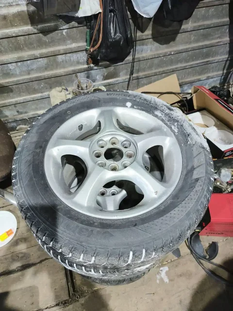 Продажа дисков R15 114x4/5 универсалка с резиной 2018 года - Автомагнитолы в Хабаровск