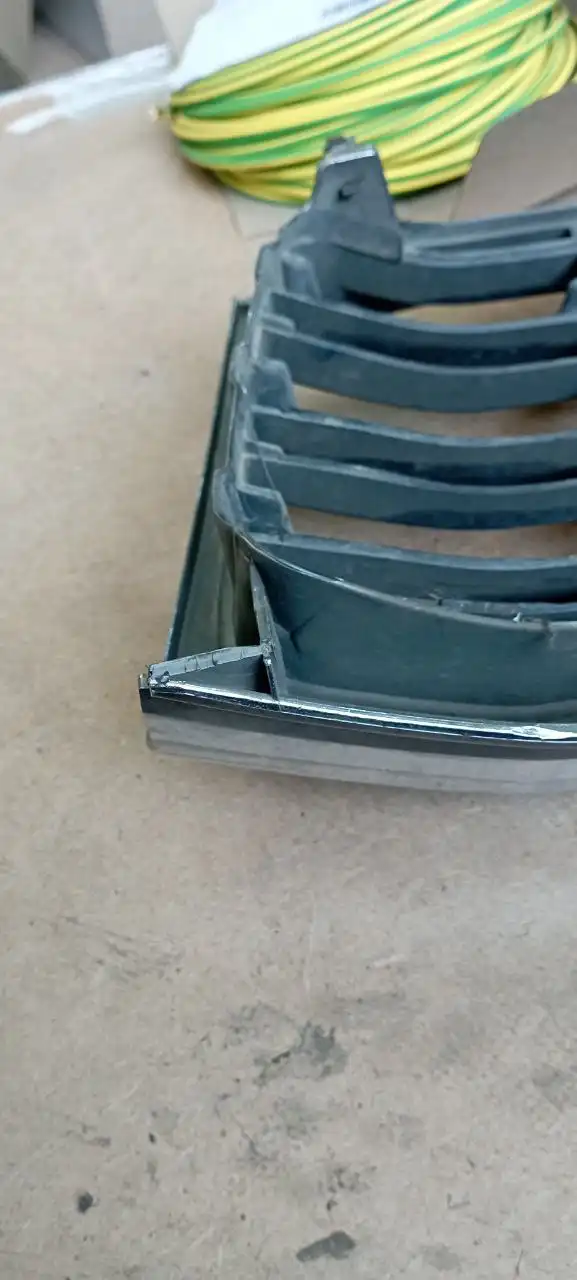 Решетка оригинал на Крузак 100 - Автозапчасти (Запчасти) в Хабаровск