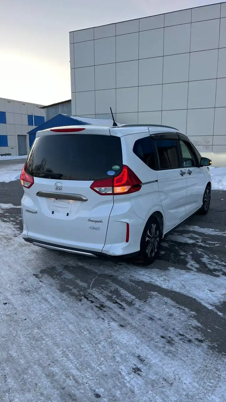 Продажа автомобиля Фрид+ 2021 года в Хабаровске - Автомобили (Авто) в Хабаровск