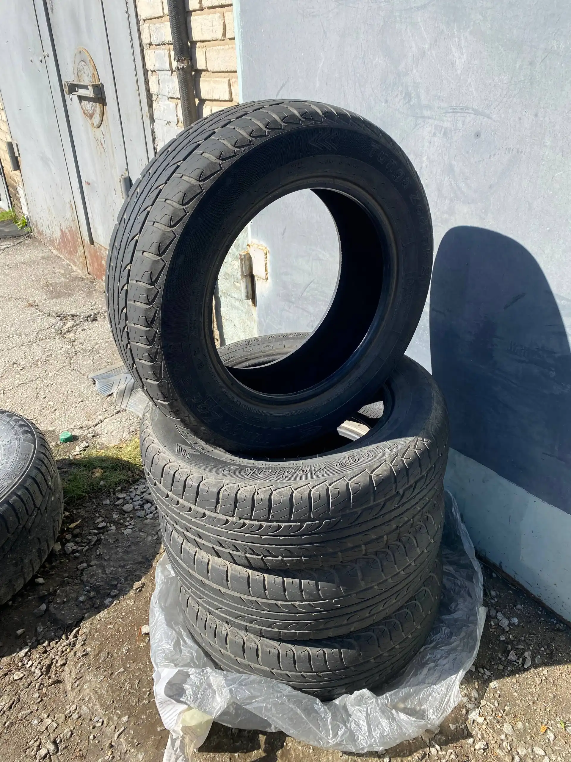 Комплект шин 185/65/14 без дефектов - Шины и диски (Авто) в Хабаровск