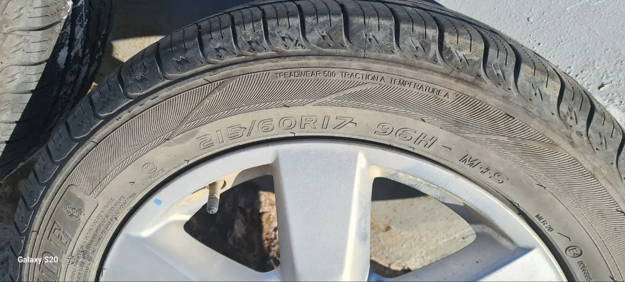 Продам комплект - Авторынок (Авто) в Хабаровск