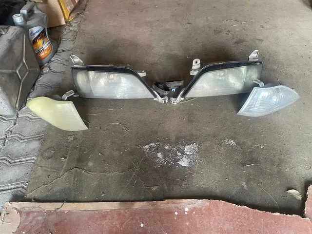 Продажа фар на Toyota Carina 210 до рестайлинга - Двигатели в Хабаровск