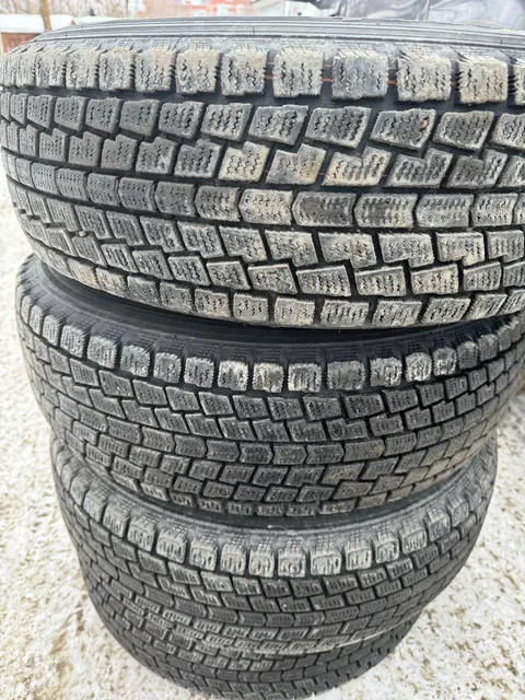 Продам комплект колёс на зимней резине для внедорожника - Автоаксессуары в Хабаровск