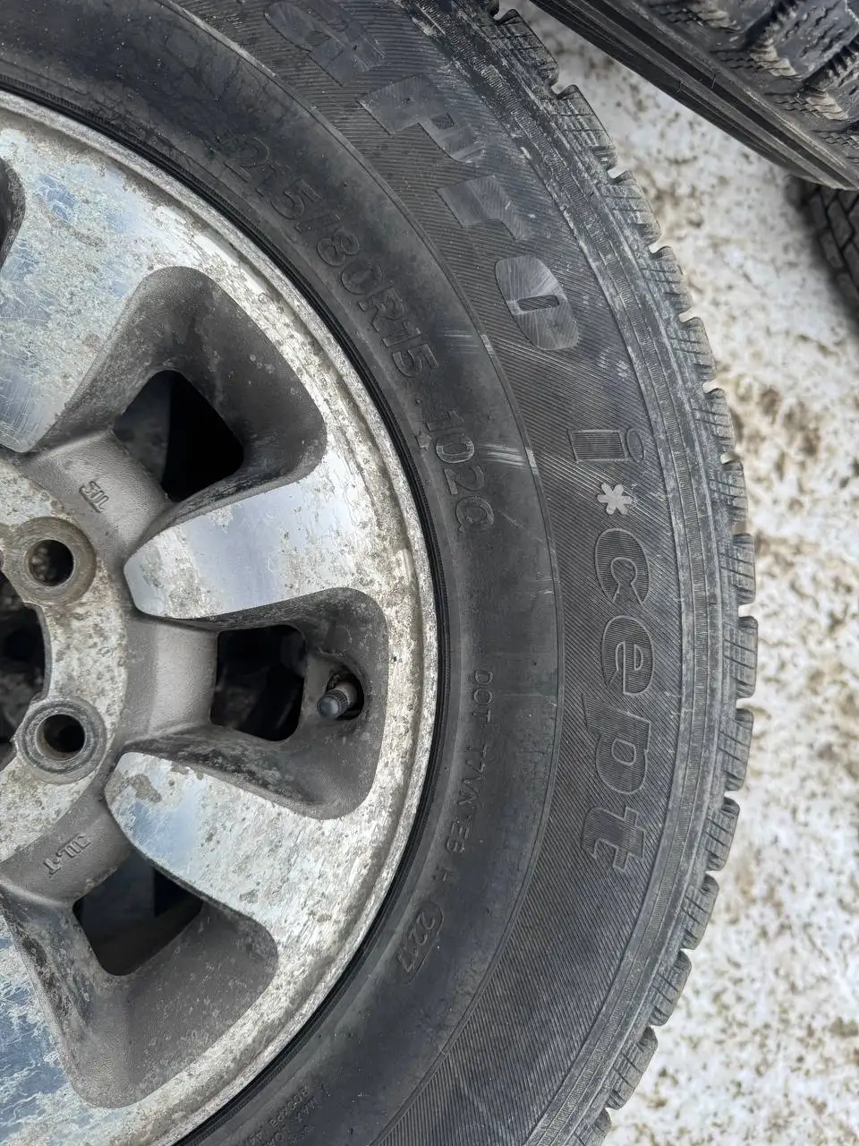 Продам комплект колёс на зимней резине для внедорожника - Колёса и диски (Запчасти) в Хабаровск