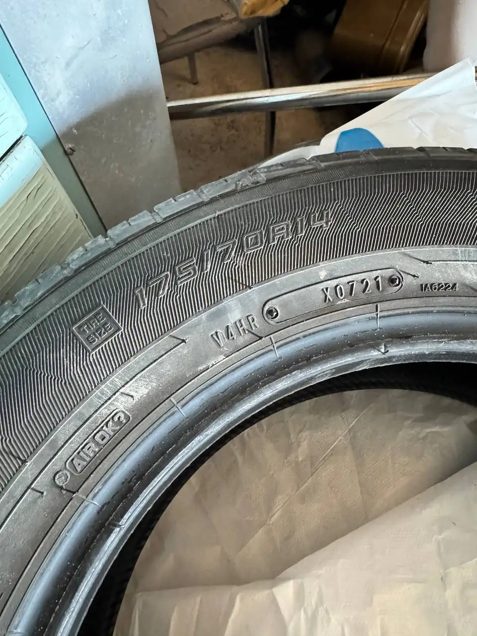 Шины лето б/п с японской машины - Шины и диски (Авто) в Хабаровск