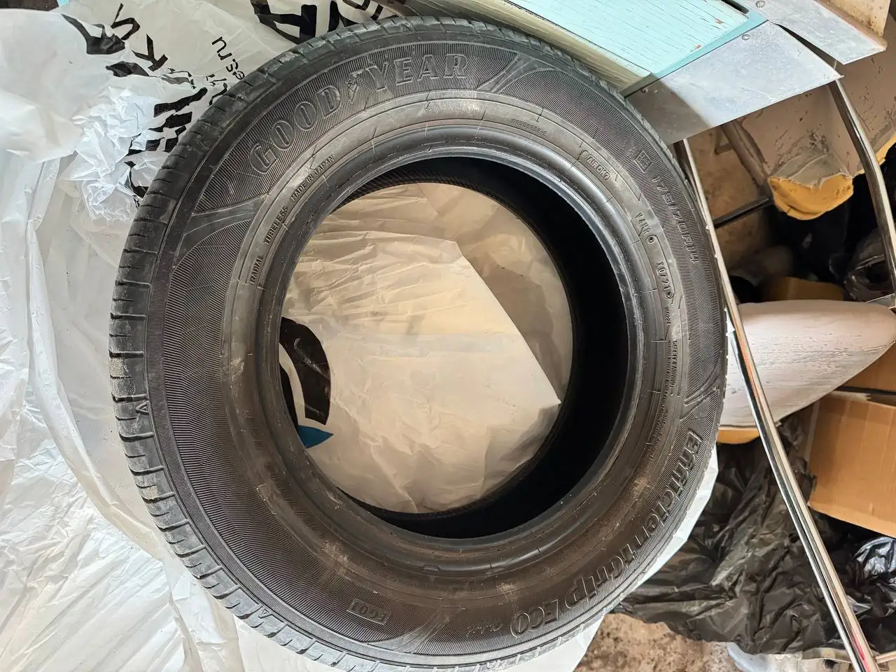 Шины лето б/п с японской машины - Шины и диски (Авто) в Хабаровск