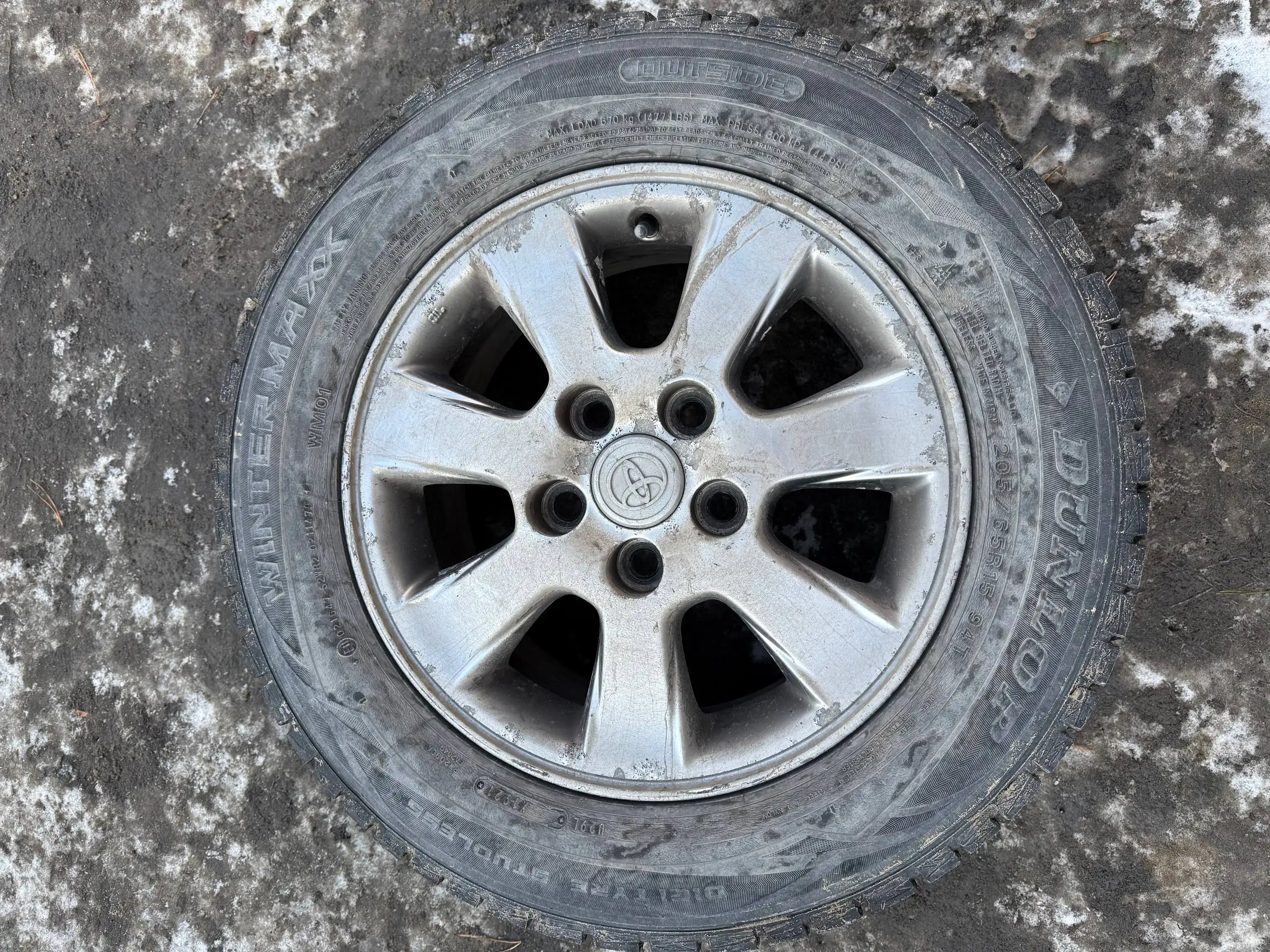 Продажа колес с зимней резиной Dunlop 205/65/R15 - Шины и диски (Запчасти) в Хабаровск