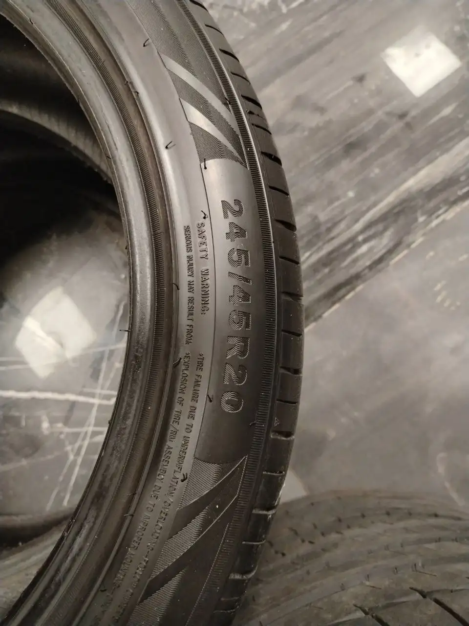 Шина Triang Sportex TH201 245/45/20 с износом 15% - Запчасти (Авто) в Хабаровск