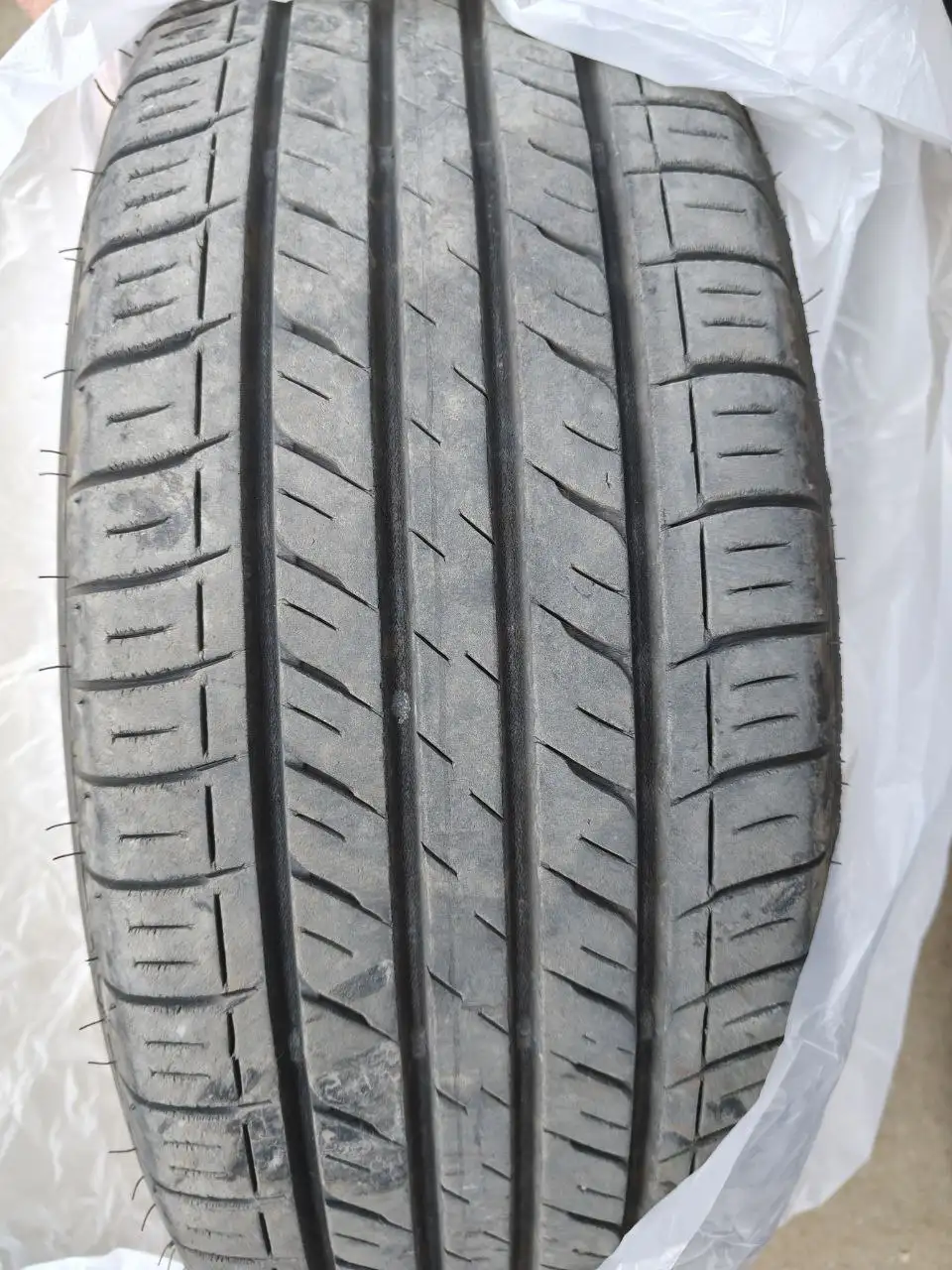 Продажа летней резины R16/215/60 с износом 5% - Шины и диски (Авто) в Хабаровск