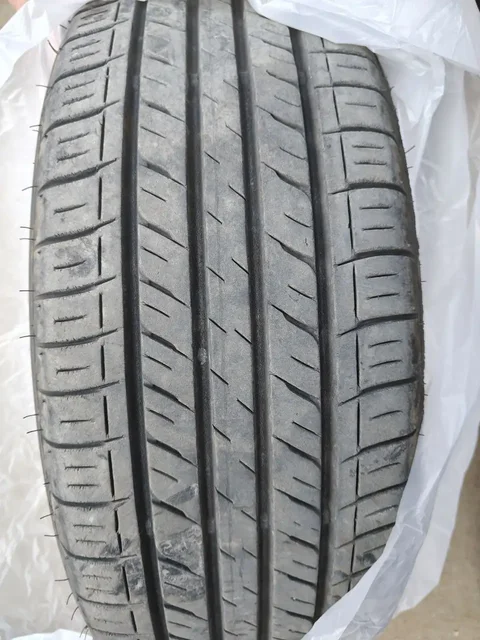 Продажа летней резины R16/215/60 с износом 5% - Гибридные автомобили в Хабаровск