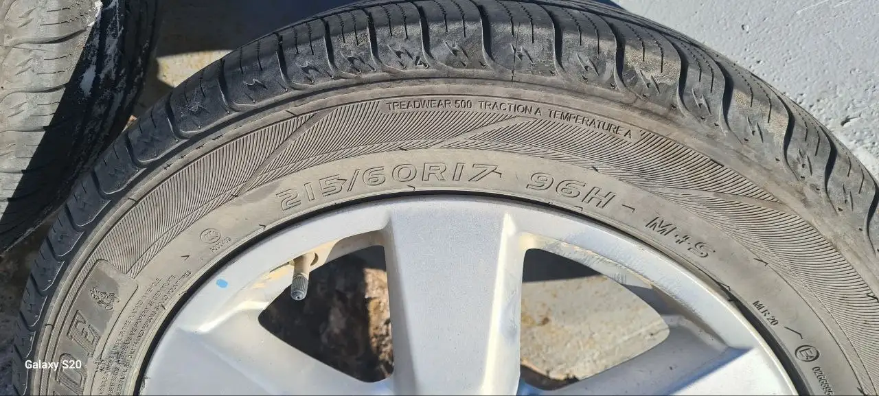 Продам комплект - Авторынок (Авто) в Хабаровск