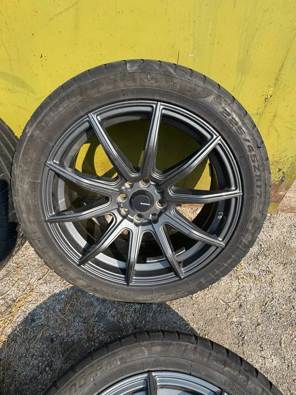 Продажа/обмен шин 16е 4/100 на летней резине - Шины и диски (Запчасти) в Хабаровск