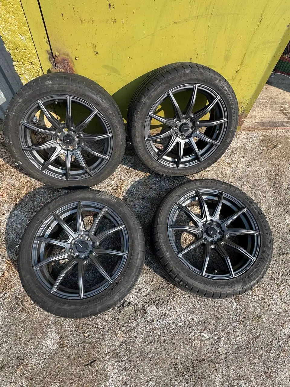 Продажа/обмен шин 16е 4/100 на летней резине - Шины и диски (Запчасти) в Хабаровск