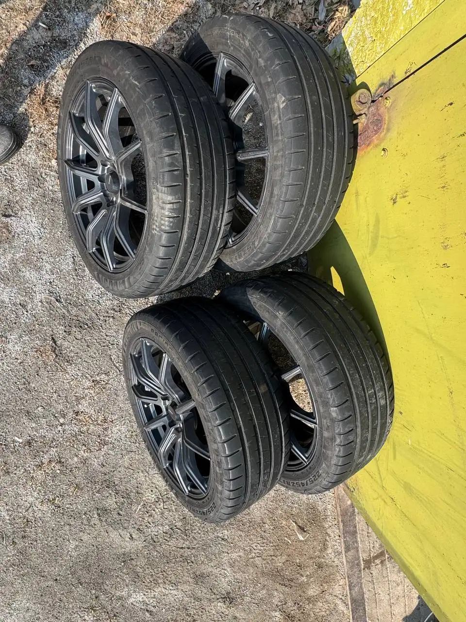 Продажа/обмен шин 16е 4/100 на летней резине - Шины и диски (Запчасти) в Хабаровск