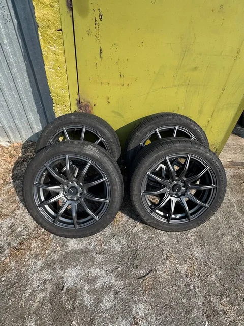 Продам комплект шин 225/45/17 4/100 - Автозвук в Хабаровск