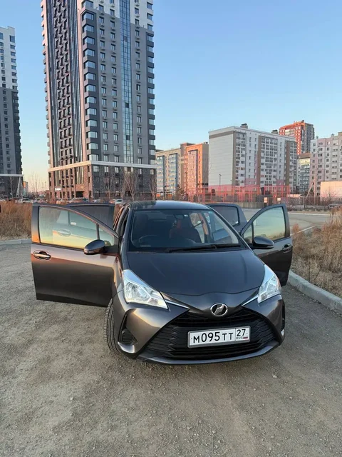 Toyota Vitz 2017 года с пробегом 97 тыс. км в Хабаровске - Шины в Хабаровск