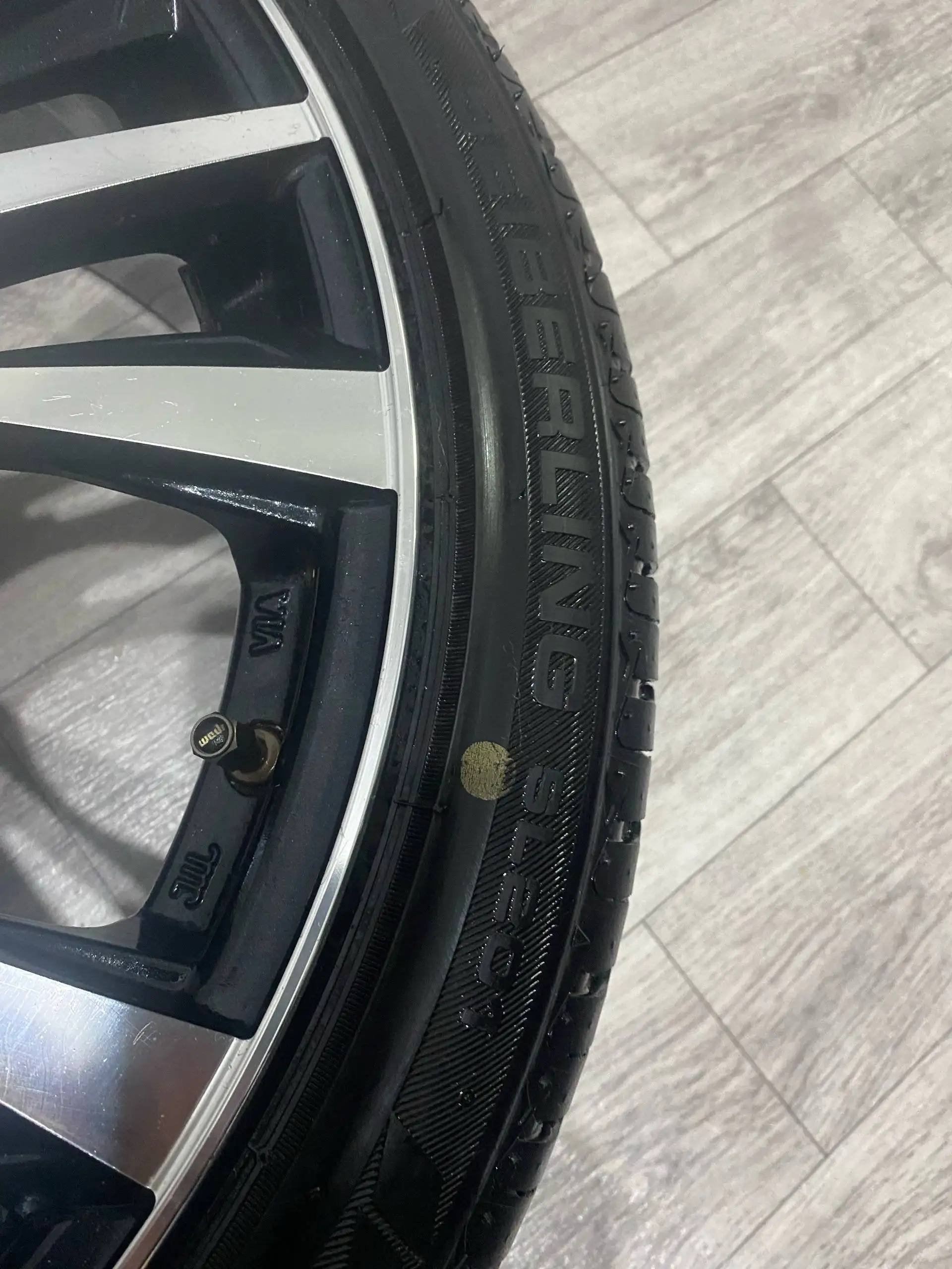 Продажа R18 королей тюнинга Leonis с резиной и дисками - Запчасти (Авто) в Хабаровск