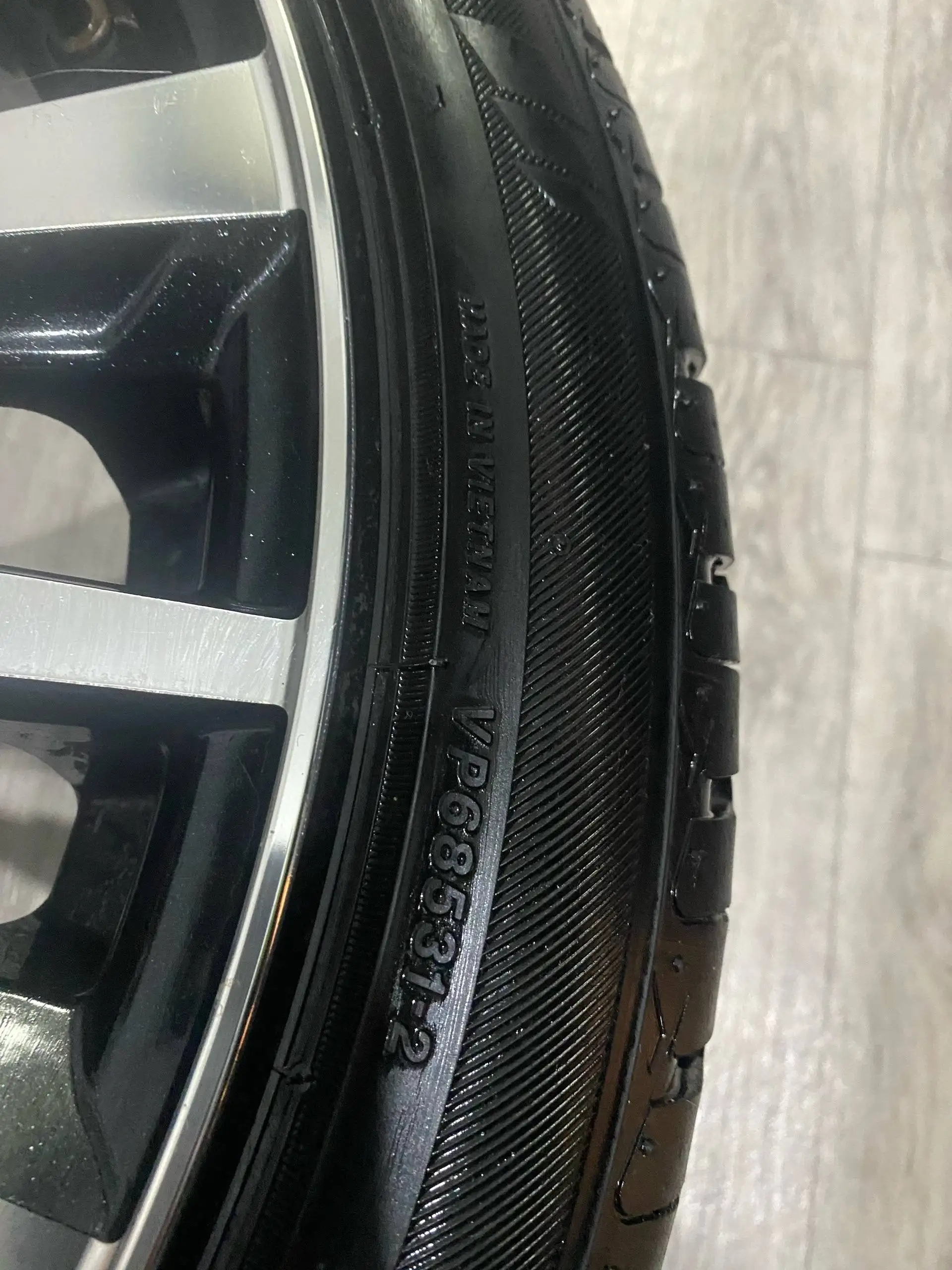 Продажа R18 королей тюнинга Leonis с резиной и дисками - Запчасти (Авто) в Хабаровск