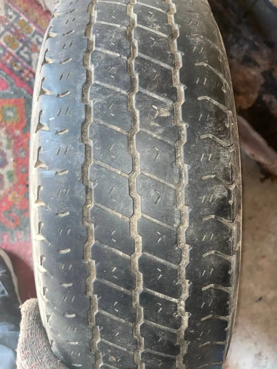 Продам оригинальный диск с резиной на Toyota Hiace 106 - Диски и шины (Запчасти) в Хабаровск