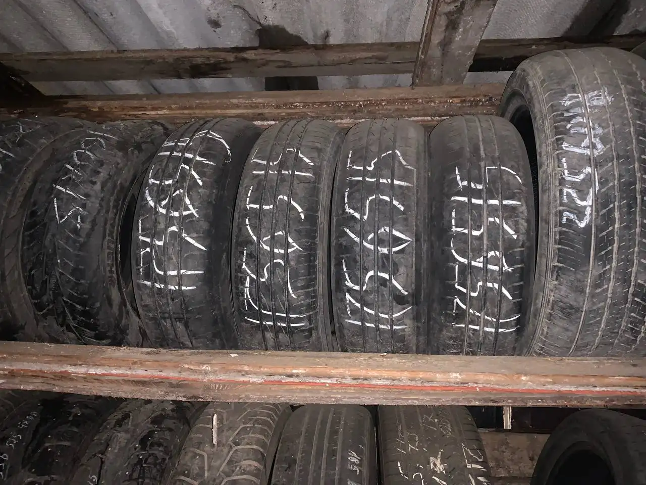 Продам летние покрышки 175/65/15 - Шины и диски (Авто) в Хабаровск