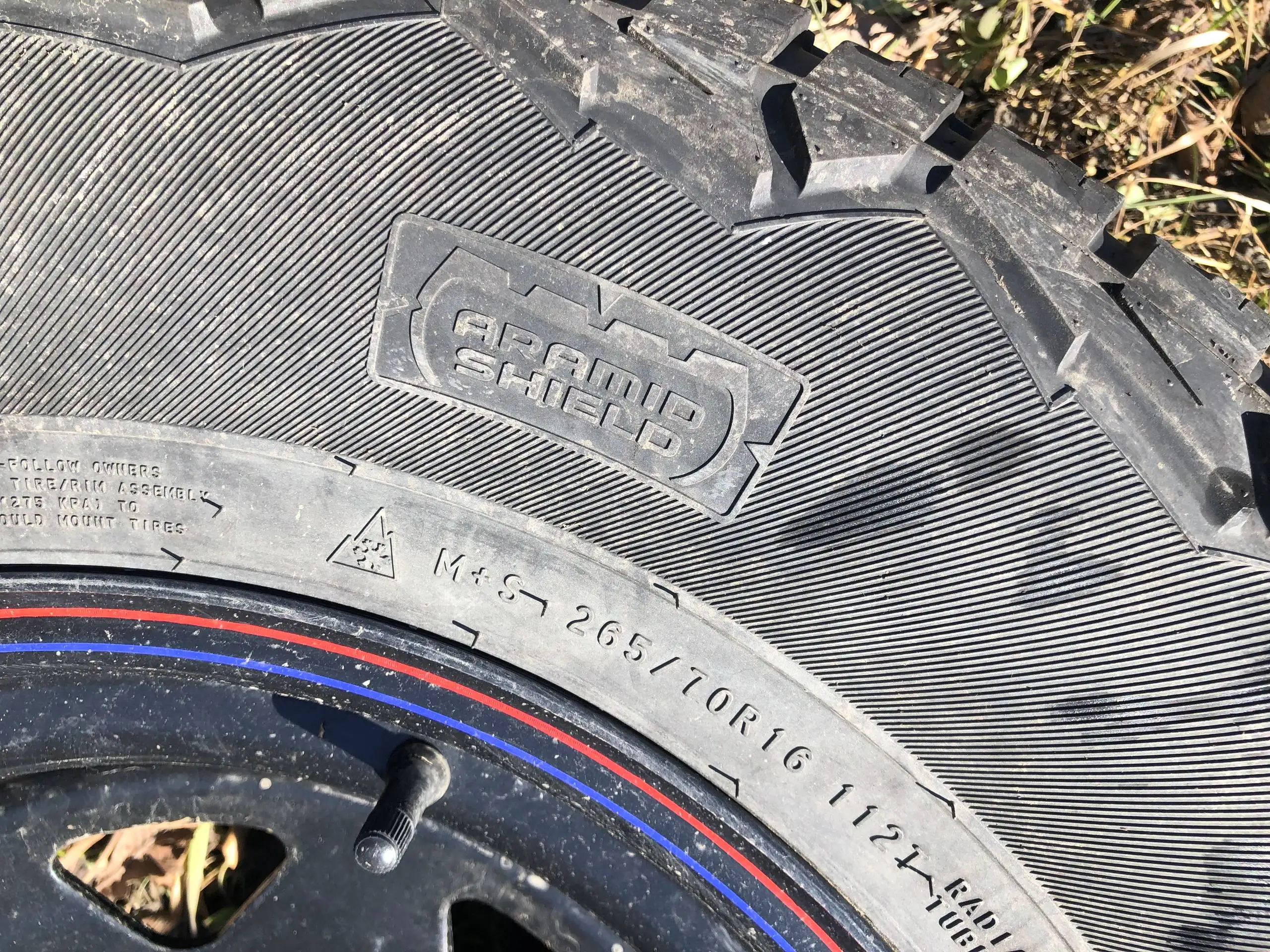 Продам комплект литых дисков EMR 16" и резины Nokian Outpost AT - Диски и шины (Запчасти) в Хабаровск