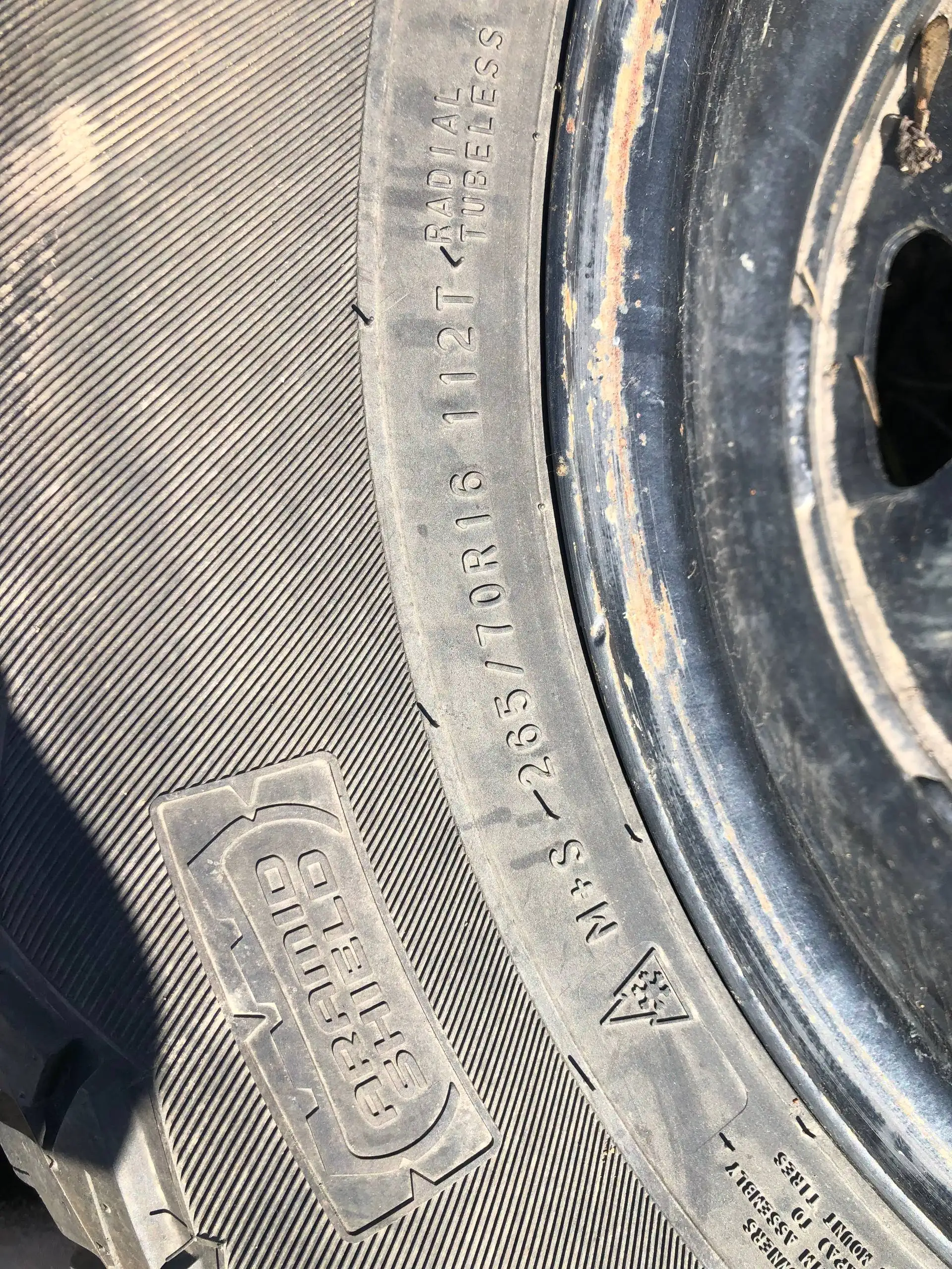 Продам комплект литых дисков EMR 16" и резины Nokian Outpost AT - Диски и шины (Запчасти) в Хабаровск