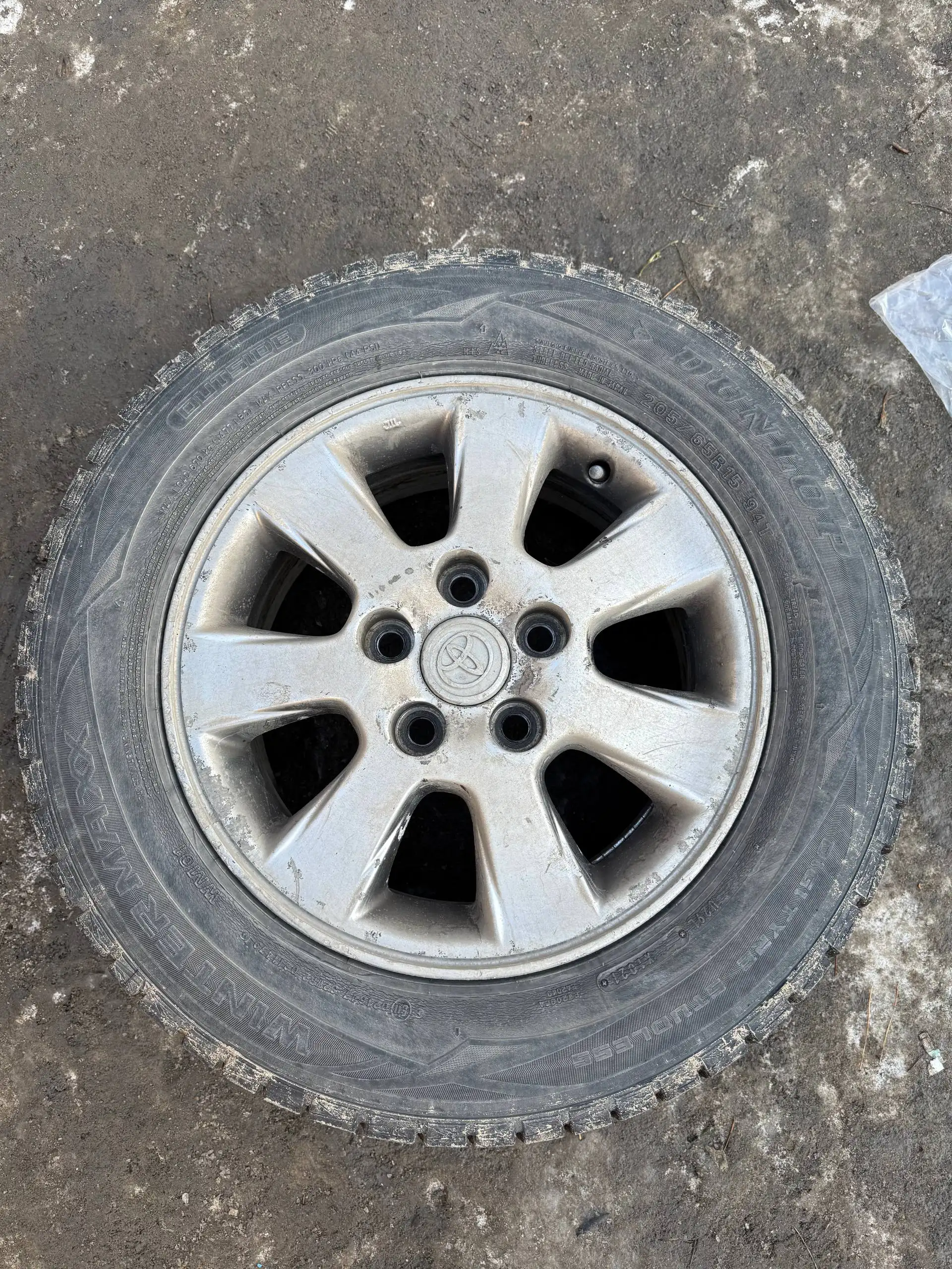 Продам колеса с резиной Dunlop 205/65/R15 - Запчасти (Авто) в Хабаровск