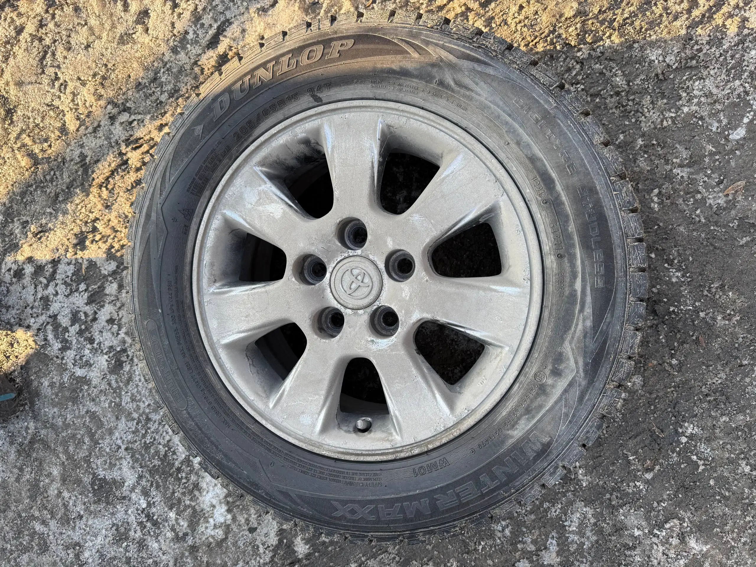 Продам колеса с резиной Dunlop 205/65/R15 - Запчасти (Авто) в Хабаровск