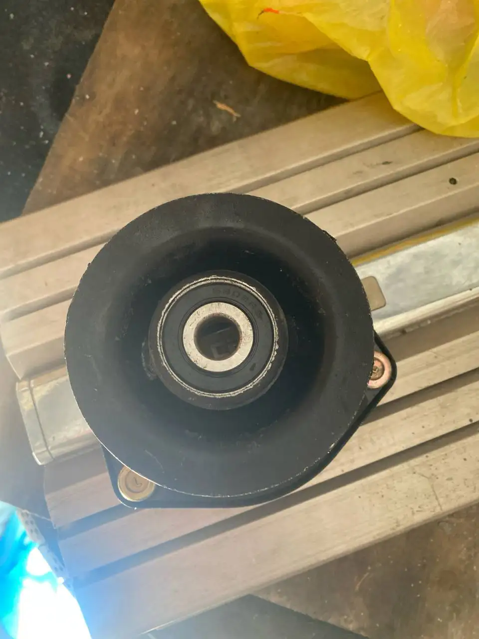 Опора передней правой стойки на Лаурель 35 - Автозапчасти (Запчасти) в Хабаровск