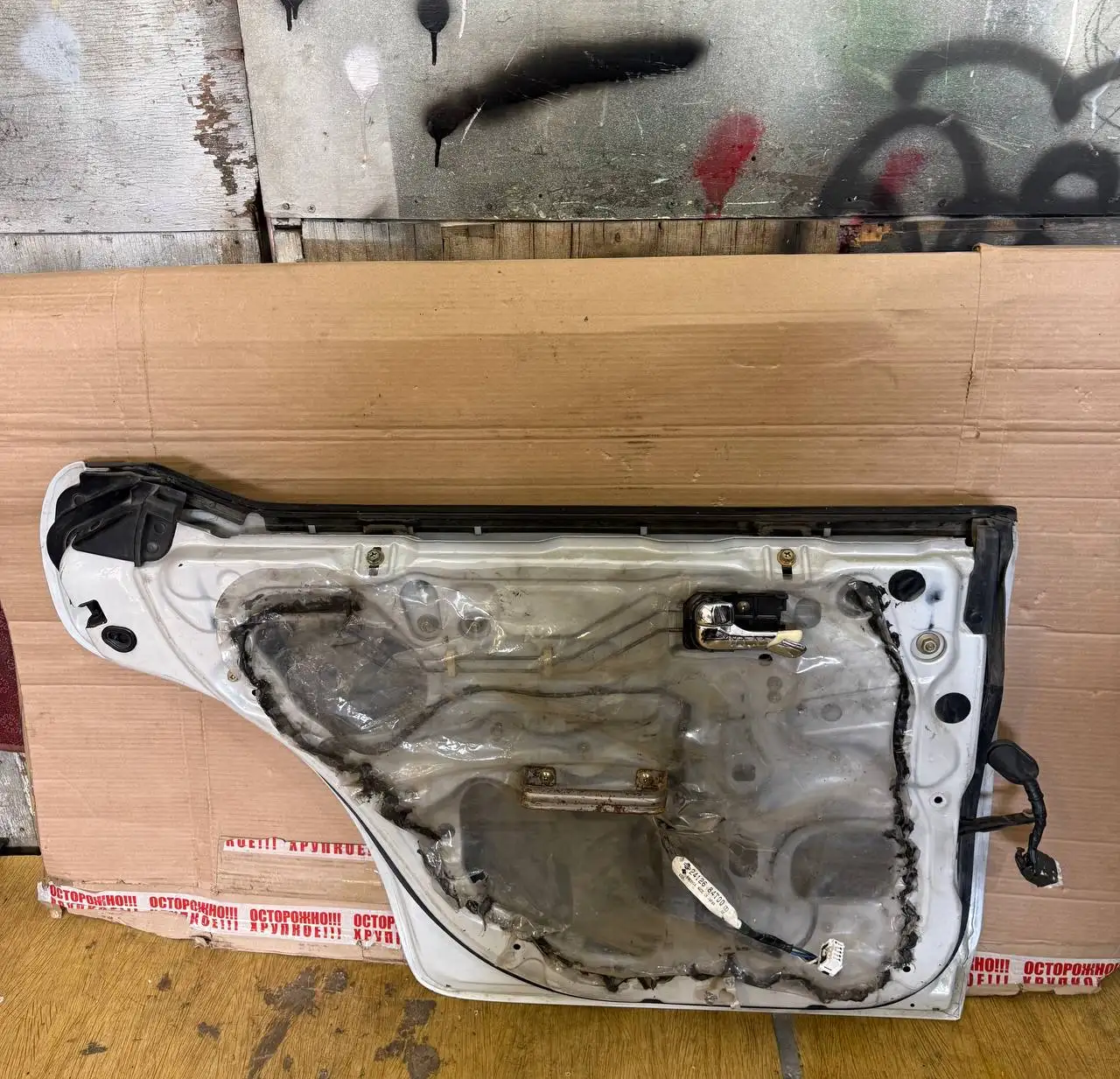 Продам дверь Nissan Laurel C34 Medalist - Автозапчасти (Запчасти) в Хабаровск