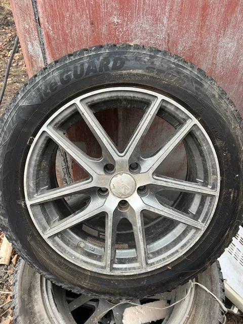 Комплект колес на зимней шипованной резине 5х100 - Осветительное оборудование в Хабаровск