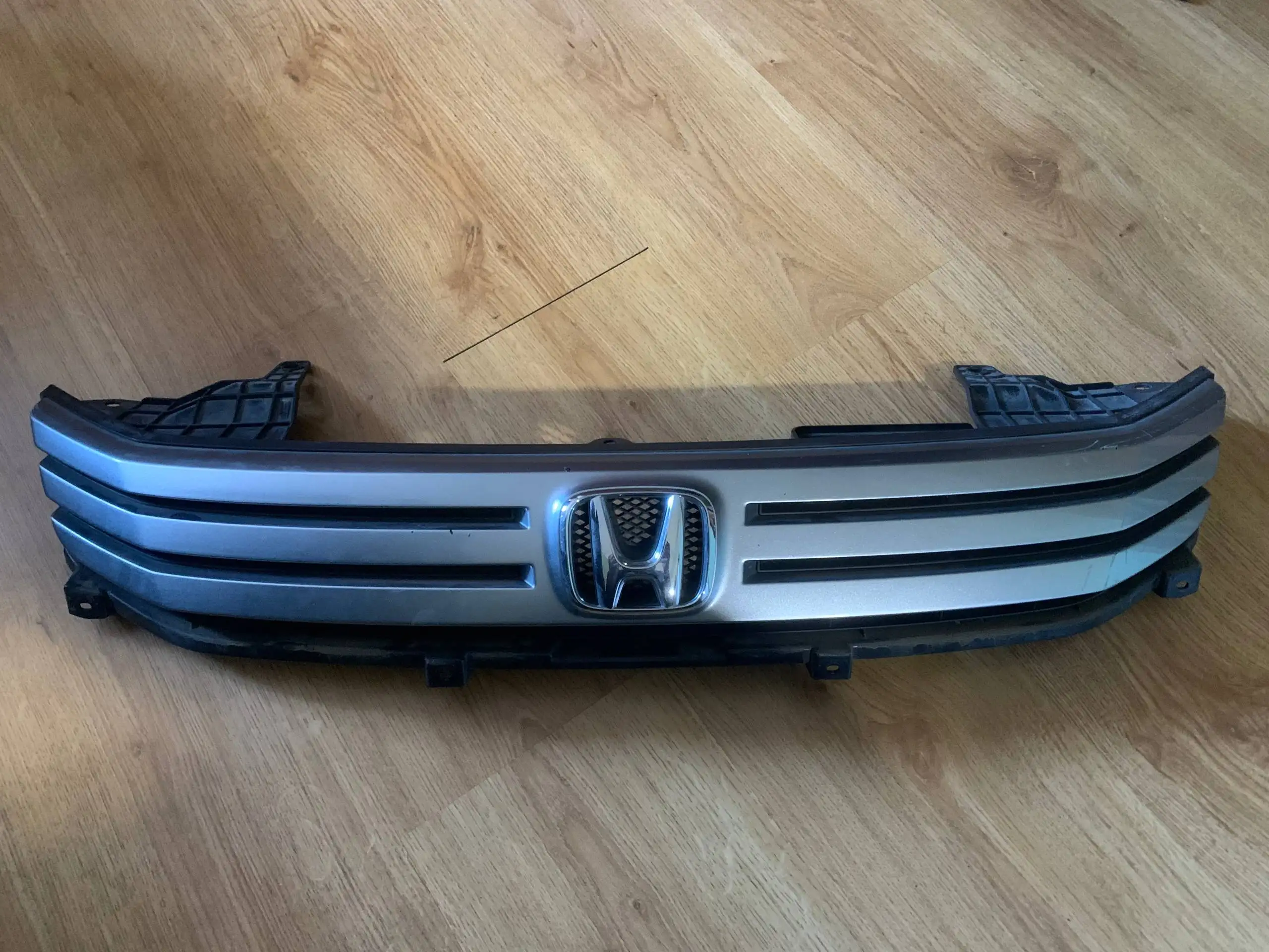 Продам решетку радиатора HONDA INSIGHT - Запчасти (Авто) в Хабаровск