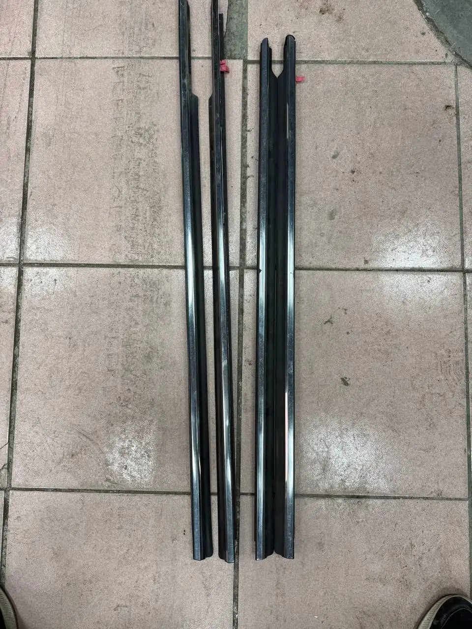 Продам молдинг дверей верхний Tourer S - Запчасти (Авто) в Хабаровск