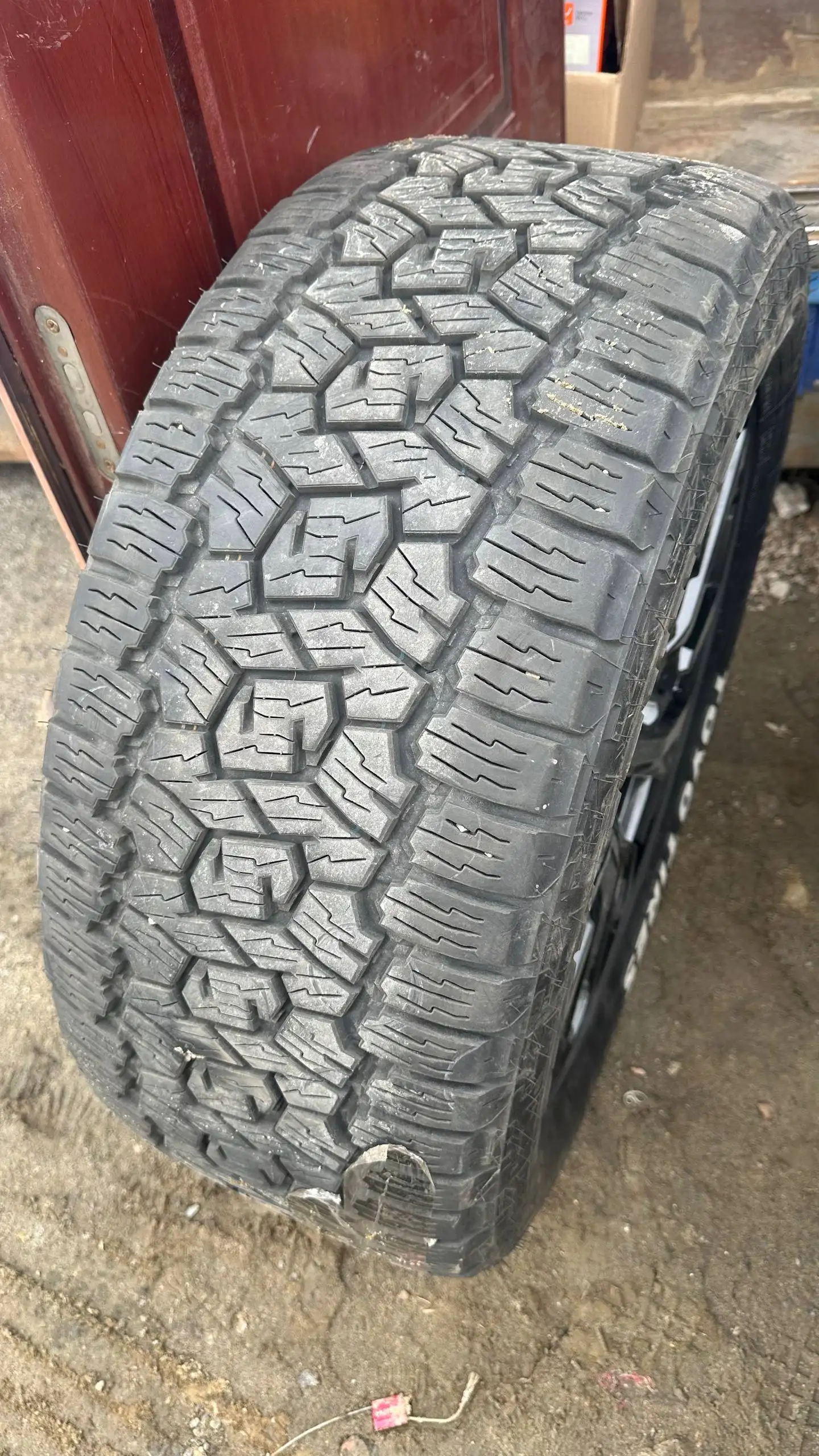 Продам комплектом шины+диски орига, Япония, состояние новых - Запчасти (Авто) в Хабаровск