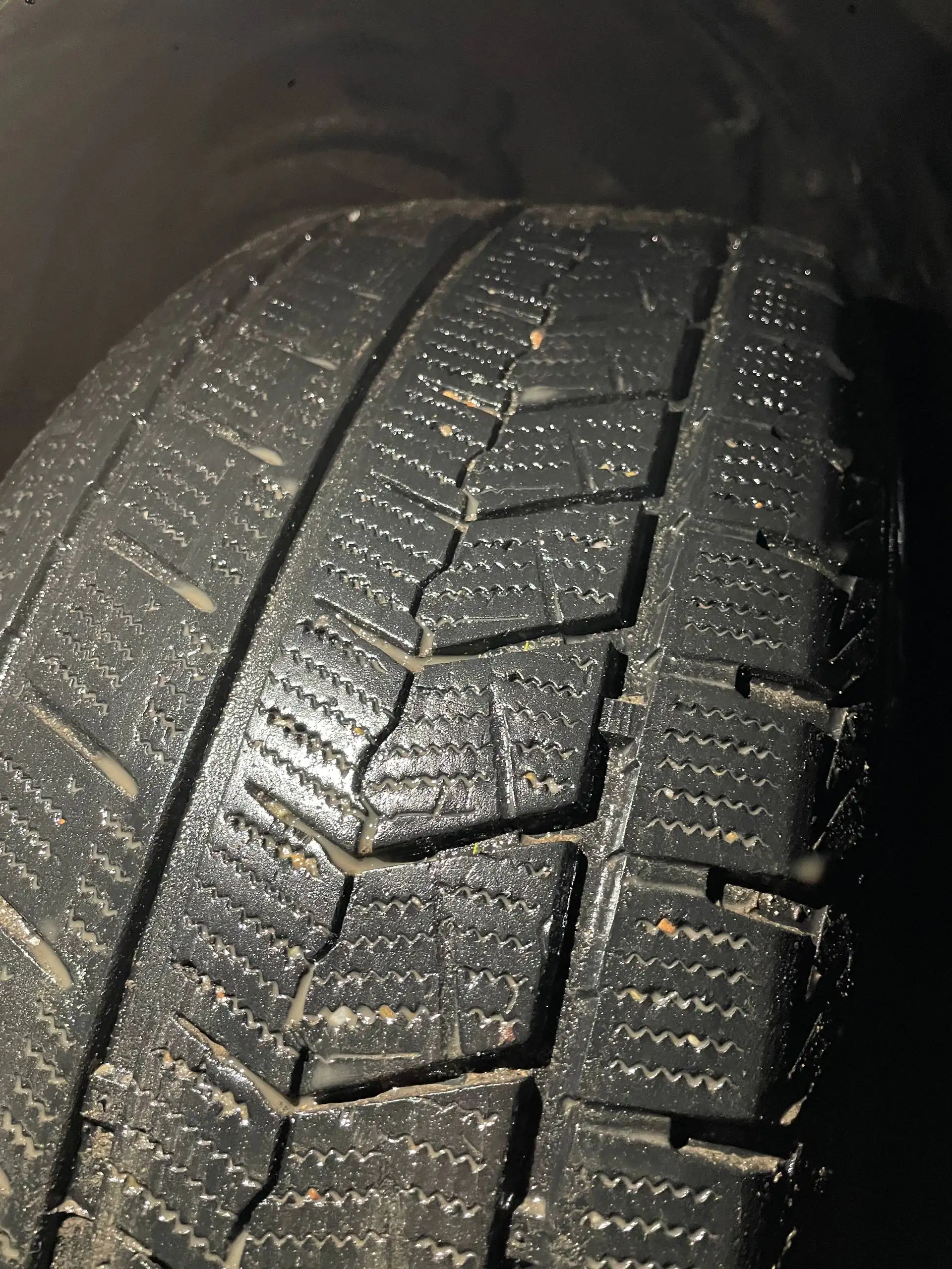 Продажа автозапчастей: резина, детали Nissan, Subaru, руль - Автозапчасти (Запчасти) в Хабаровск