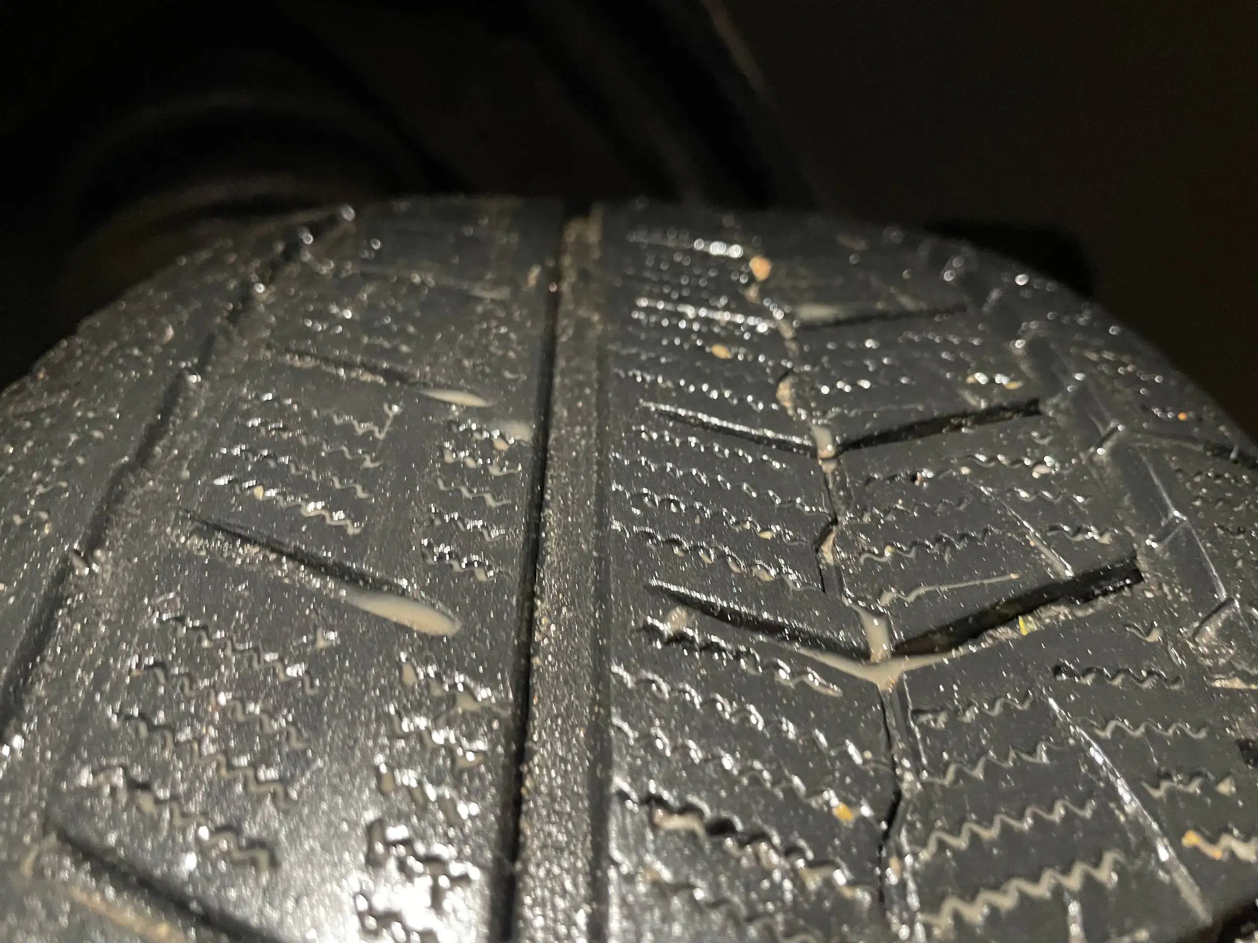 Продажа автозапчастей: резина, детали Nissan, Subaru, руль - Автозапчасти (Запчасти) в Хабаровск