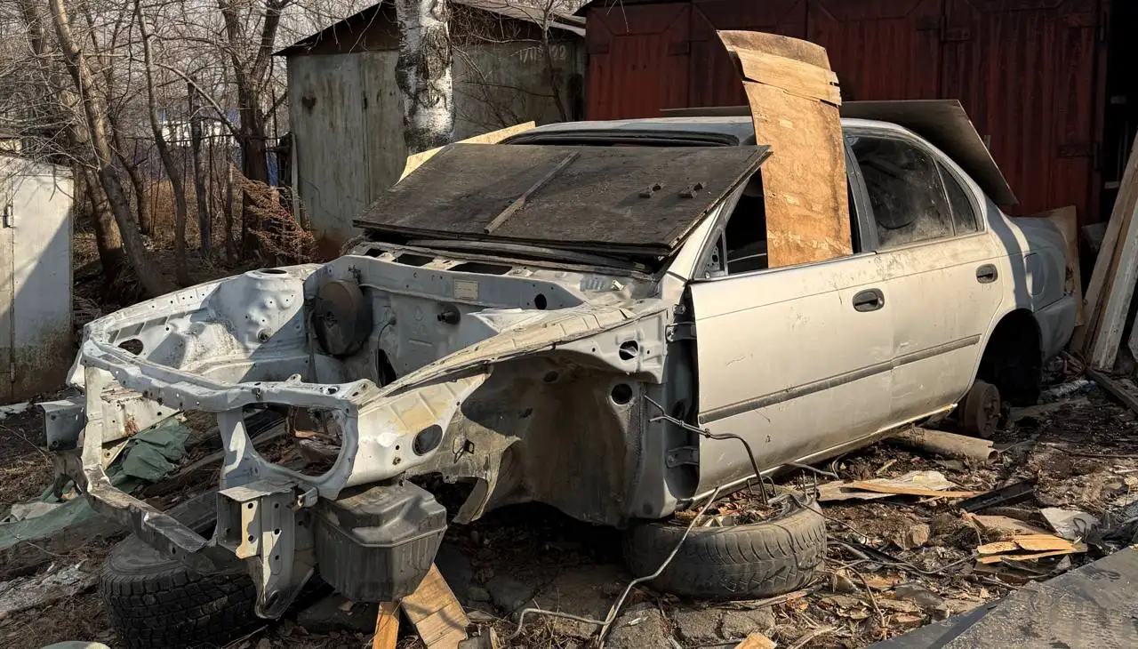 Продам кузов Toyota Corolla 100 и детали на разбор - Запчасти (Авто) в Хабаровск