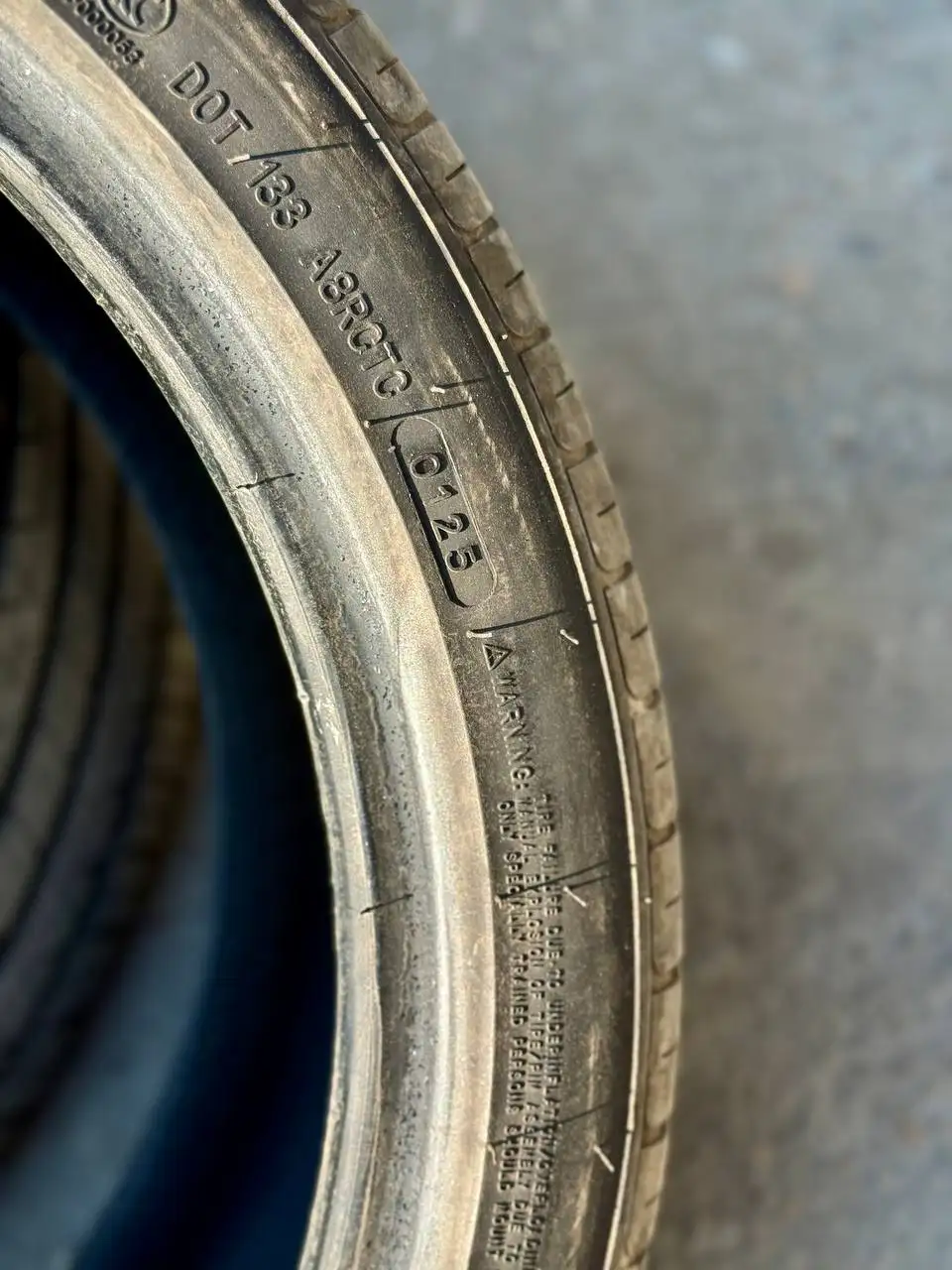 Продам комплект резины 225/40/18 - Шины и диски (Авто) в Хабаровск